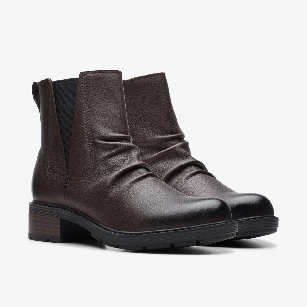 NWOT Clarks Hearth Rose Booties